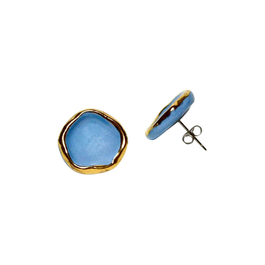 Caleda | Handcrafted light blue ceramic stud earrings with gold luster banceramiche