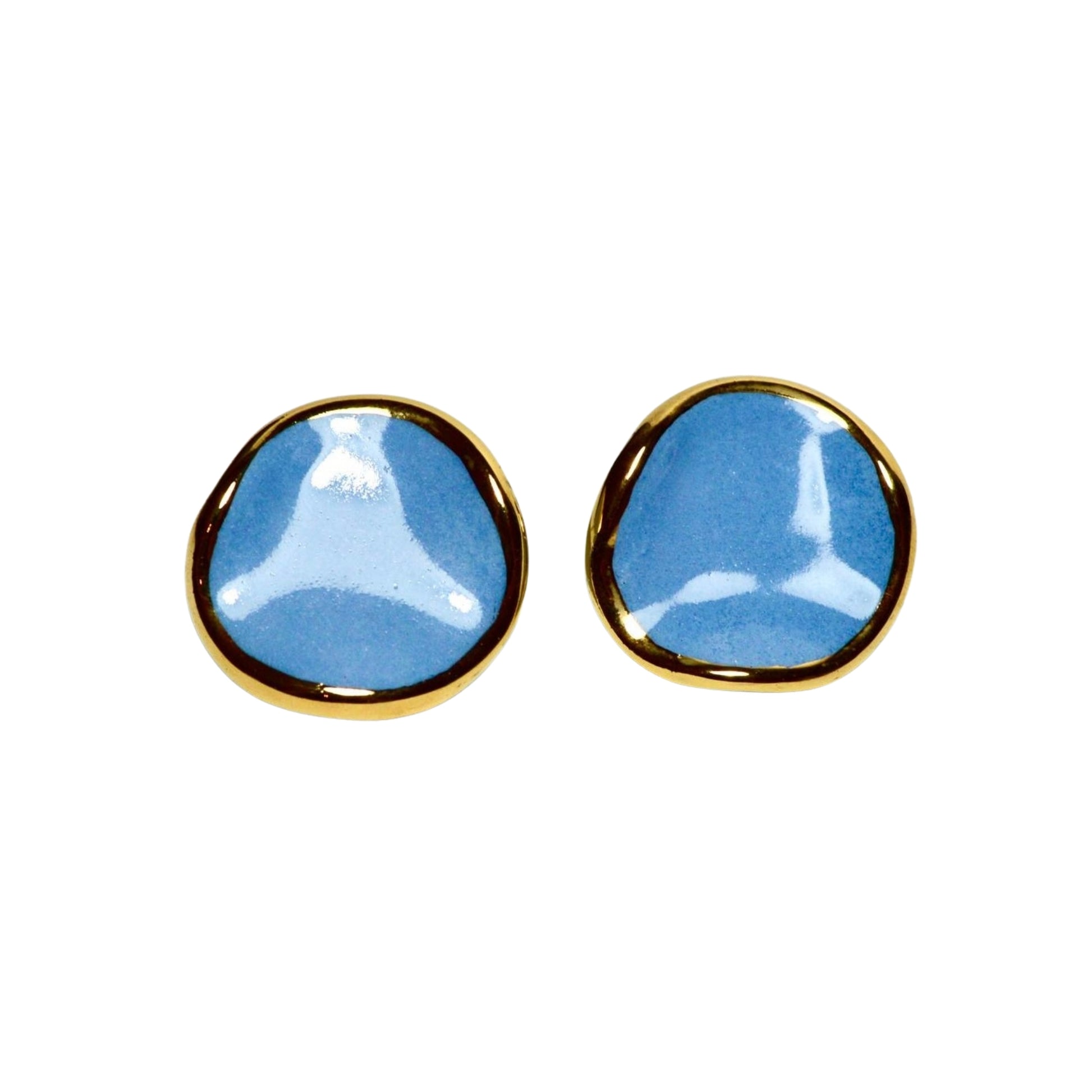 Leda | Handcrafted light blue ceramic stud earrings with gold luster banceramiche