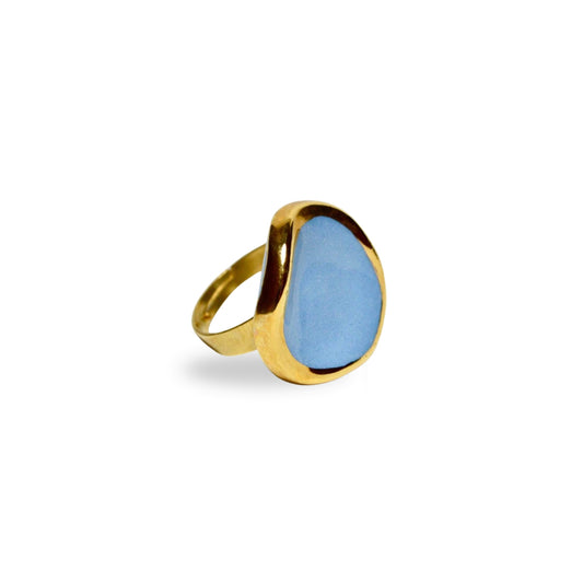 Leda | Handcrafted light blue small ceramic ring with gold luster banceramiche