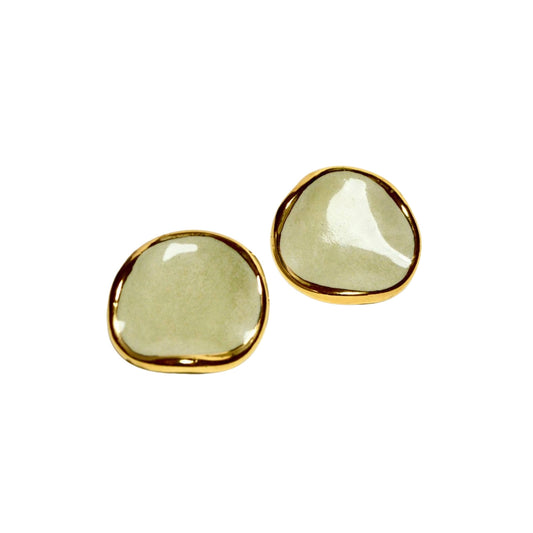 Leda | Handcrafted sage green ceramic stud earrings with gold luster banceramiche