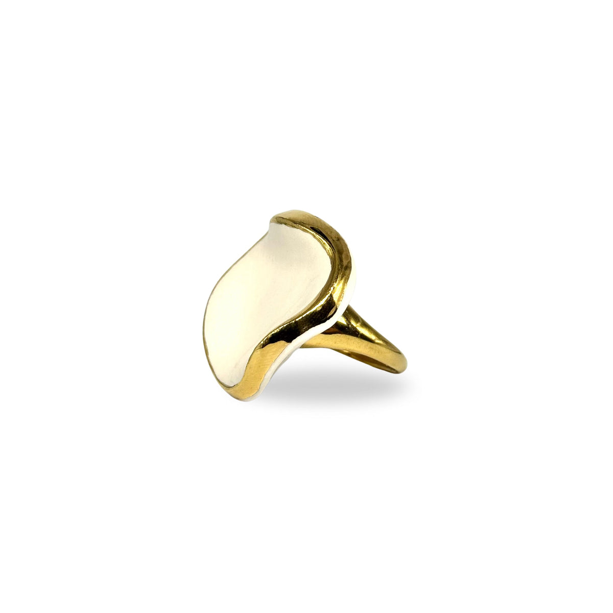 Leda | Handcrafted white ceramic ring with gold luster banceramiche