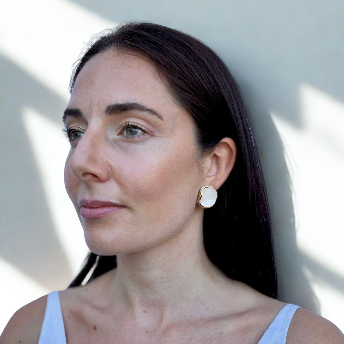 Leda | Handcrafted white ceramic stud earrings with gold luster White and gold Small banceramiche