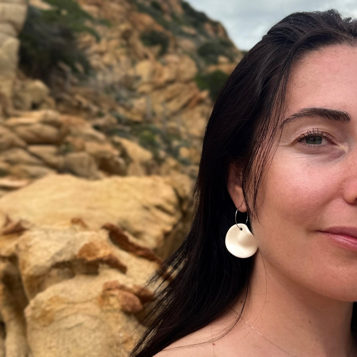 Lulip | Handcrafted white ceramic dangle earrings banceramiche