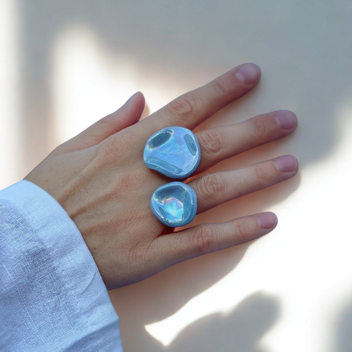 Perla | Handcrafted pearl light blue ceramic ring Pearl light blue banceramiche