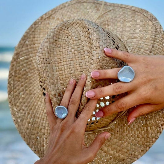 Perla | Handcrafted pearl light blue ceramic ring banceramiche