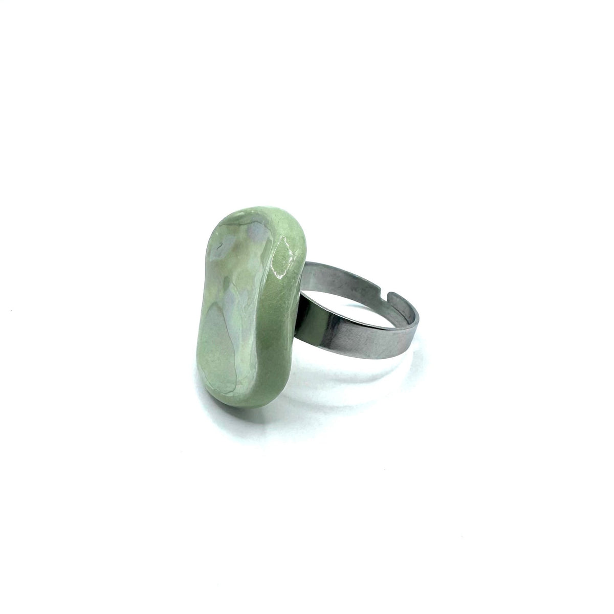 Perla | Handcrafted pearl-sage green ceramic ring banceramiche