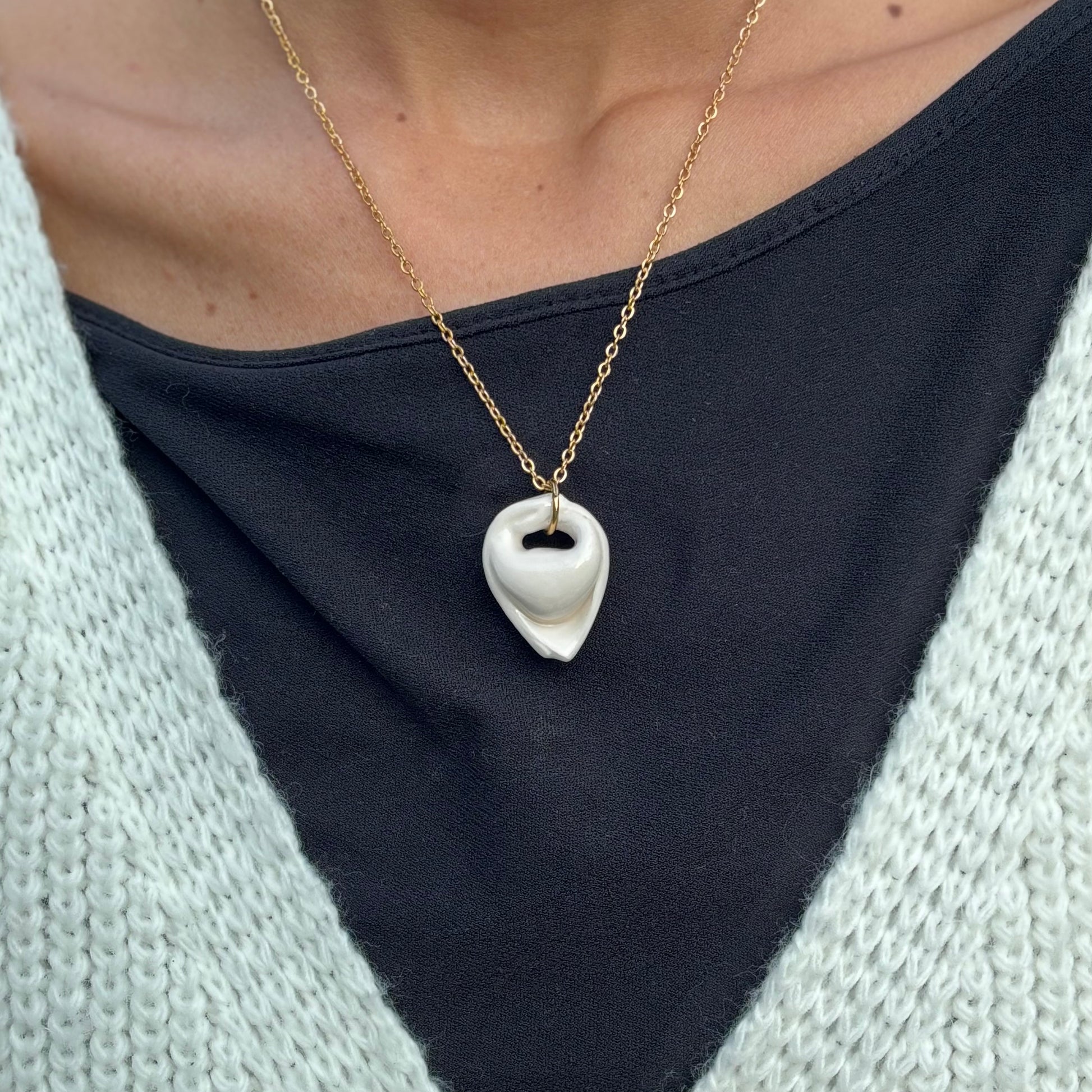 Tortellino | Handcrafted white ceramic necklace banceramiche