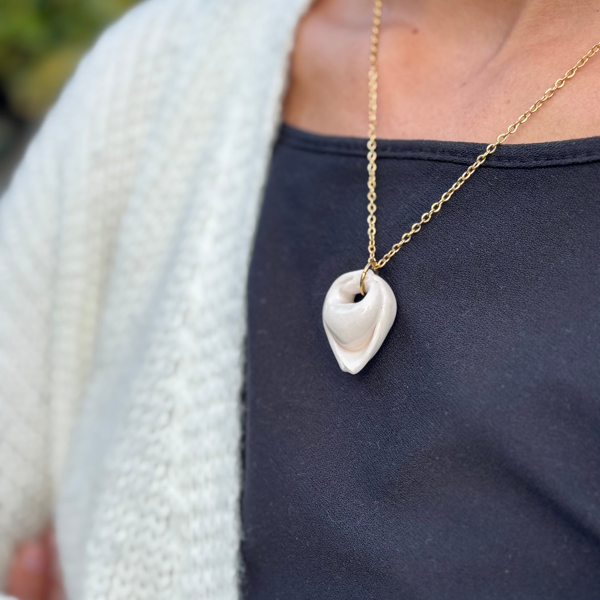 Tortellino | Handcrafted white ceramic necklace banceramiche
